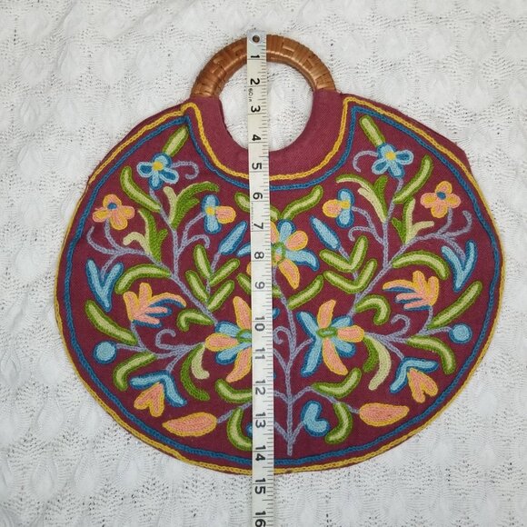 Vintage crewel chain stitch embroidery bag red floral wicker-wrapped handles - Picture 9 of 10